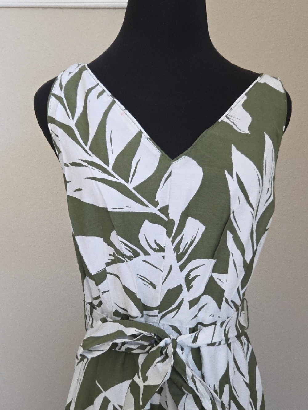 Ann Taylor | Olive and White Leaf-Print Sleeveless Maxi Dress, Size 4 - Picture 2 of 7